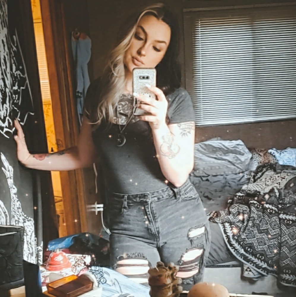 Meet your Posher, Dakota